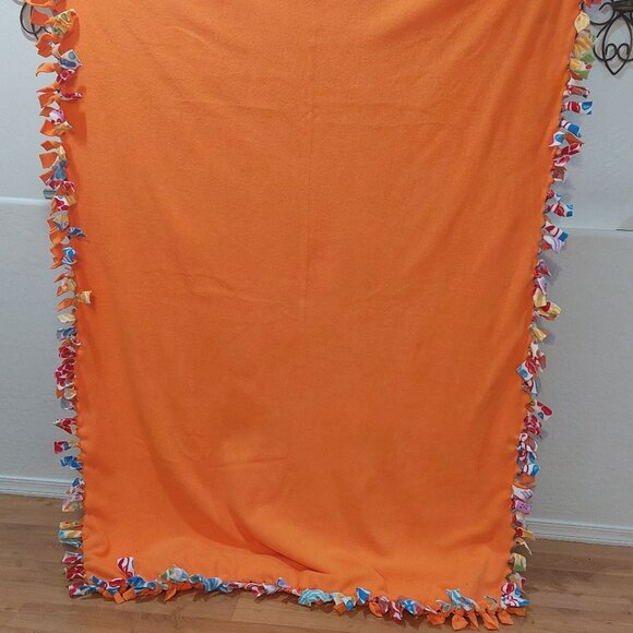 Multi-Floral and Plant Double-Sided Fleece Throw Blanket #41 (48in W X 66in L) - Picture 4 of 5